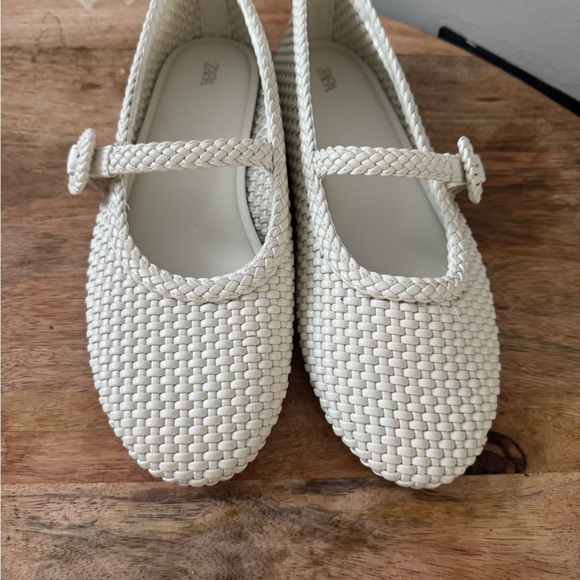 Zara White Woven Flats - Picture 4 of 4